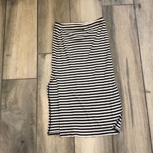 High waisted midi skirt with slit